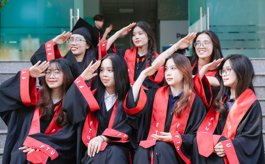 Sinh viên Trường Đại học Ngoại thương trong ngày tốt nghiệp. Ảnh: NTCC