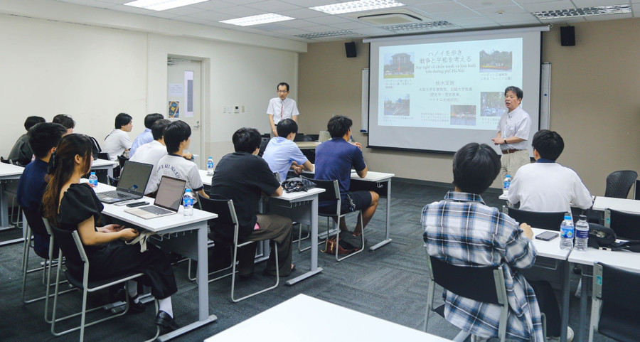 Một lớp học của Trường Đại học Việt Nhật (Đại học Quốc gia Hà Nội). Ảnh: NTCC lien-ket-toan-cau-nang-tam-tri-thuc-2.jpg