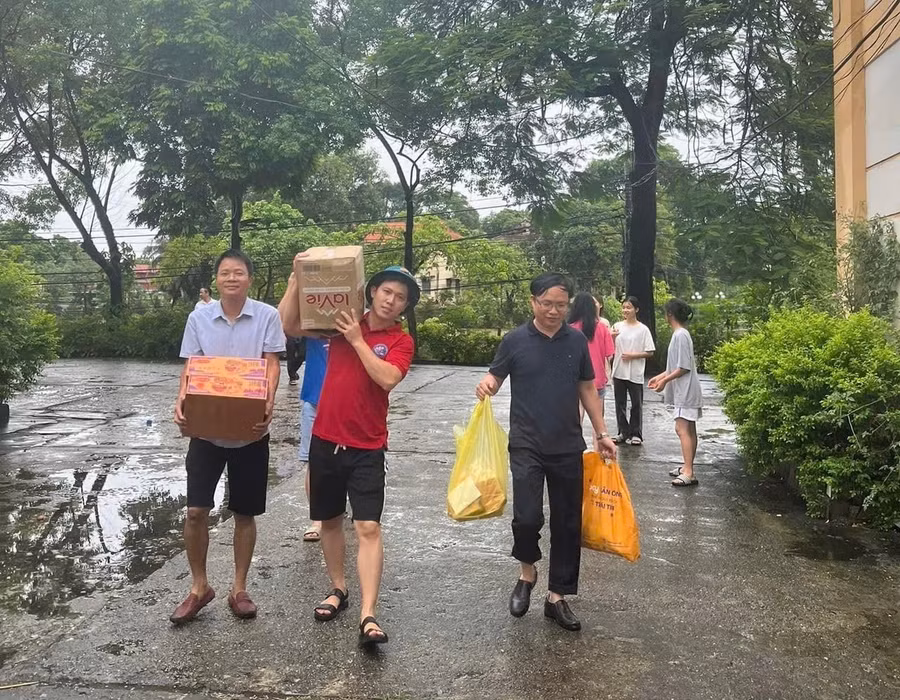 tinh nguoi trong bao lu (4).jpg