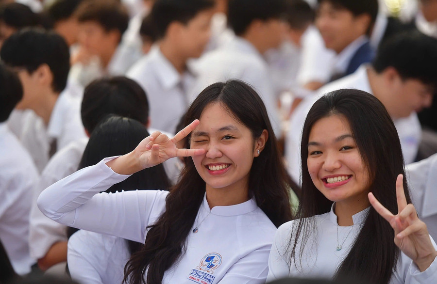 Nữ sinh TPHCM trong ngày khai giảng năm học 2024 - 2025. Ảnh minh họa: INT
