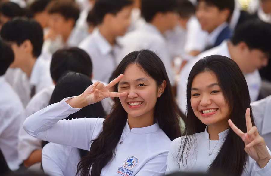 Nữ sinh TPHCM trong ngày khai giảng năm học 2024 - 2025. Ảnh minh họa: INT