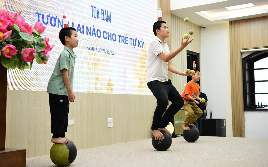 Học viên của Trung tâm Hoa Xuyến Chi (Bắc Giang). Ảnh: Sơn Dương nganh-giao-duc-tre-roi-loan-phat-trien-1.jpg