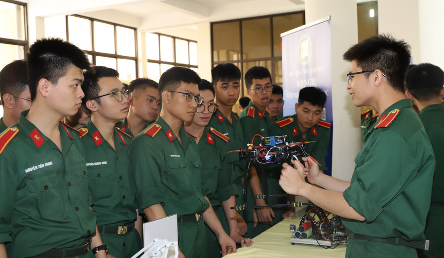 Sinh viên Học viện Kỹ thuật Quân sự. Ảnh: TG