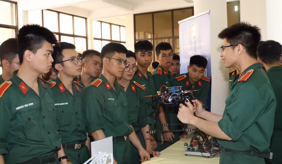 Sinh viên Học viện Kỹ thuật Quân sự. Ảnh: Sỹ Điền