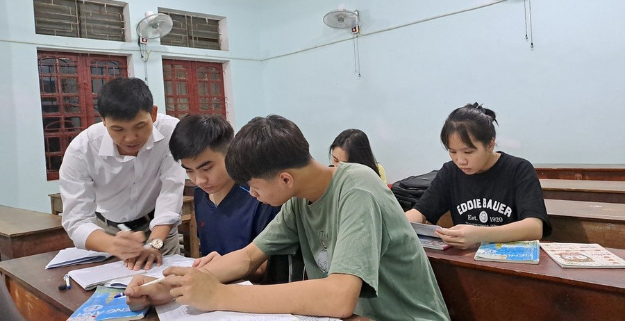 Ảnh minh họa INT. thay-tro-vung-kho-lam-nen-ky-tich-4524.jpg