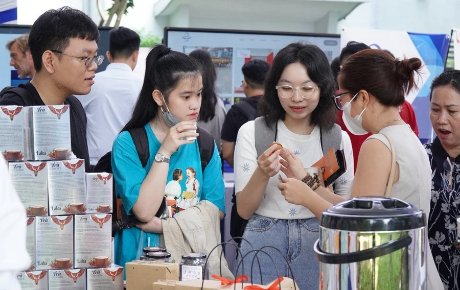 Hoạt động tại ngày hội “Bách khoa khởi nghiệp đổi mới sáng tạo trong kỷ nguyên số” tại Trường Đại học Bách khoa (Đại học Quốc gia TPHCM). Ảnh: N.T