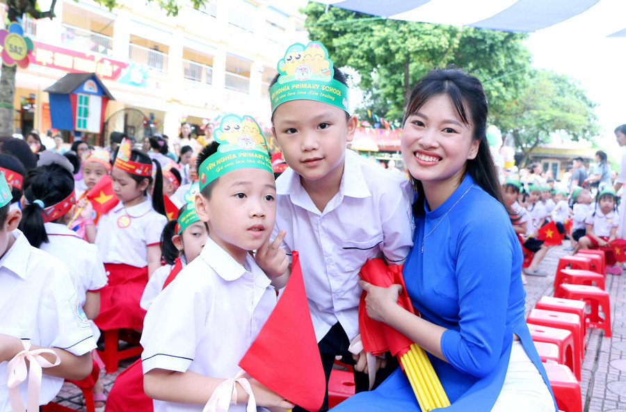 Trước khi vào năm học mới, giáo viên được tập huấn, bồi dưỡng chuyên môn đầy đủ. 