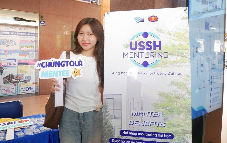 Mentee trong ngày đầu nhập học tại Trường Đại học Khoa học Xã hội và Nhân văn (Đại học Quốc gia TPHCM). Ảnh: NTCC