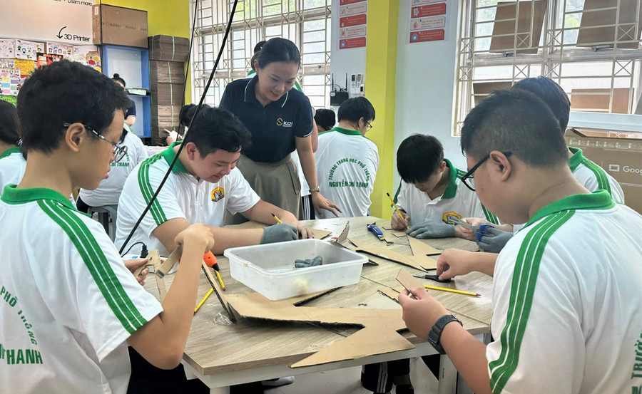 Giờ học của học sinh Trường THPT Nguyễn Chí Thanh (TPHCM). Ảnh: MA