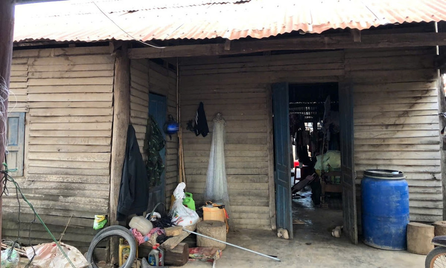 Căn nhà dột ngày mưa, nơi Siu H’Suyn lớn lên trong gian khó. tu-mai-nha-dot-nat-den-diem-10-day-nghi-luc-2.jpg