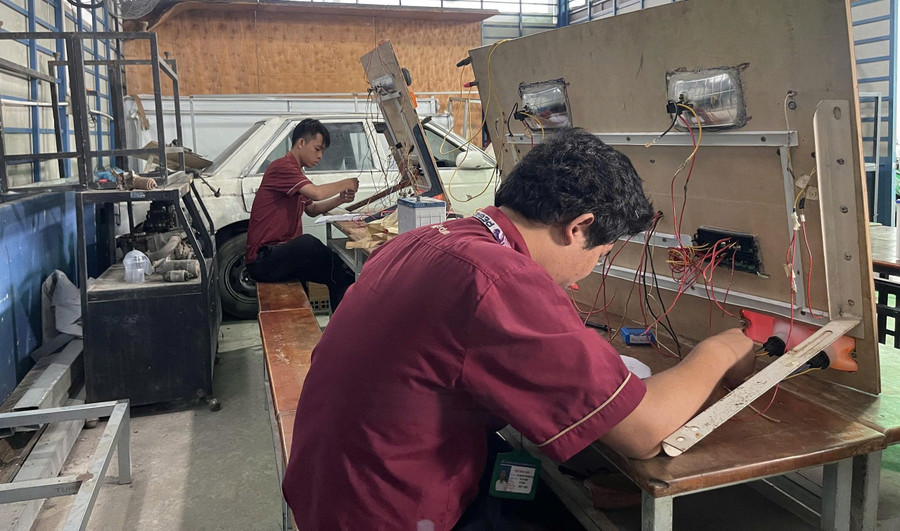 Một buổi thực hành tại Trường Trung cấp Nguyễn Tất Thành (TPHCM). Ảnh: NTCC