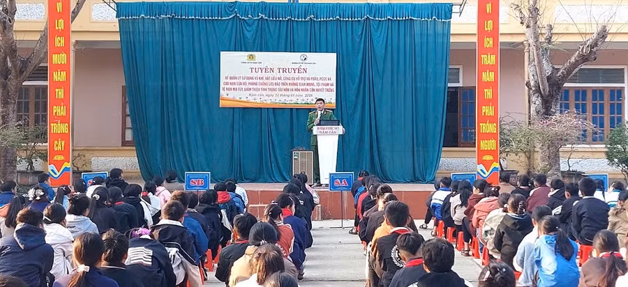 Buổi tuyên truyền GD pháp luật tại Trường PTDTBT THCS Nậm Cắn (xã Nậm Cắn, tỉnh Nghệ An). 