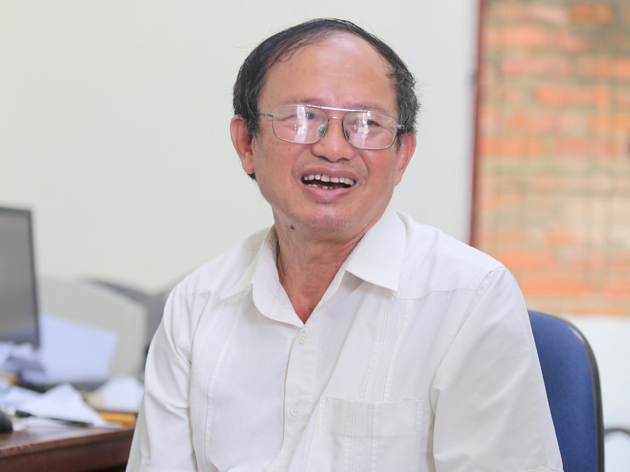 NGƯT Trần Hữu Doãn - Phó Chủ tịch Hội Cựu giáo chức Hà Tĩnh kể về những khó khăn, thuận lợi và những câu chuyện xúc động khi tìm kiếm thông tin những nhà giáo liệt sĩ. hanh-trinh-tri-an-cac-liet-si-nha-giao-11.jpg