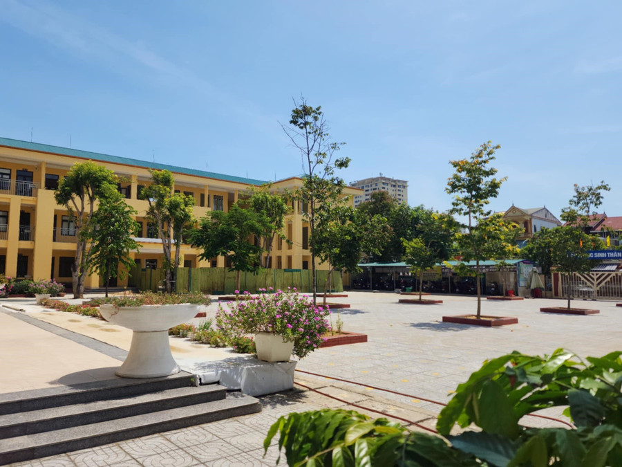 Dãy phòng học mới Trường Tiểu học Trường Thi. Ảnh: Hồ Lài khoi-dau-nam-hoc-moi-trong-khong-khi-lich-su-4.jpg