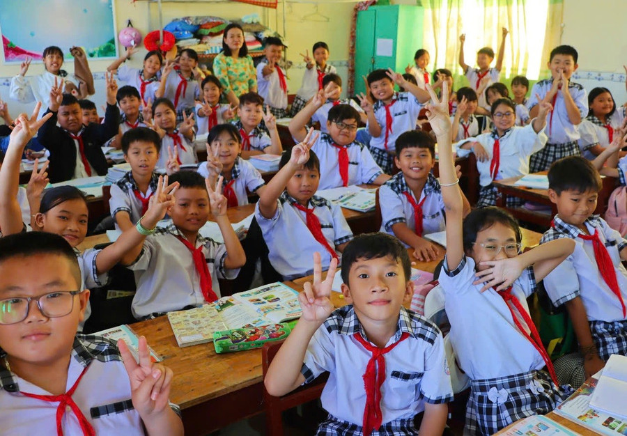 Học sinh Trường Tiểu học Giá Rai B (Phường Giá Rai, Cà Mau). khoi-dau-nam-hoc-moi-trong-khong-khi-lich-su-6.jpg