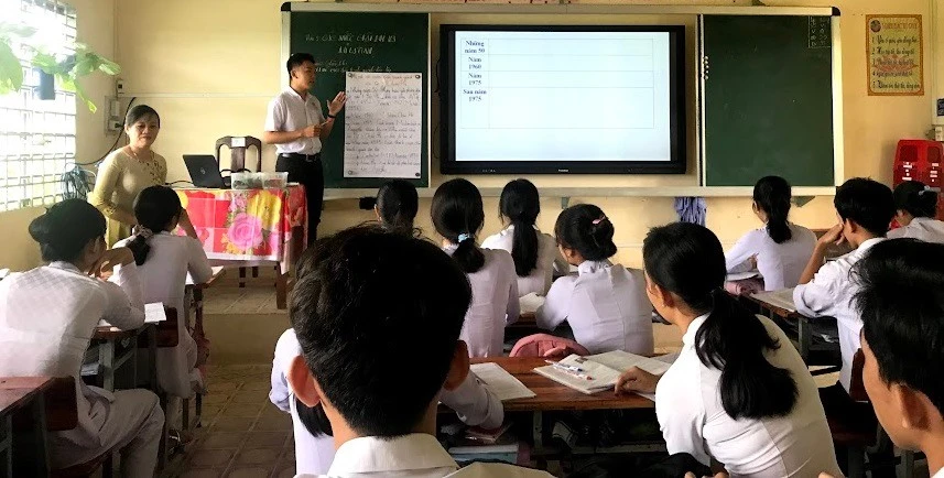 Học sinh lớp 12, Trường THPT Vĩnh Xuân (Trà Ôn, Vĩnh Long) trong giờ học. Ảnh: NTCC
