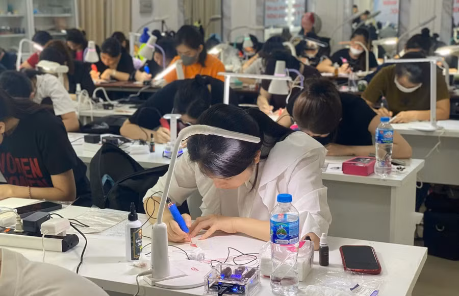 Một buổi học thực hành tại Trường Trung cấp Nguyễn Tất Thành (TPHCM). Ảnh: LN