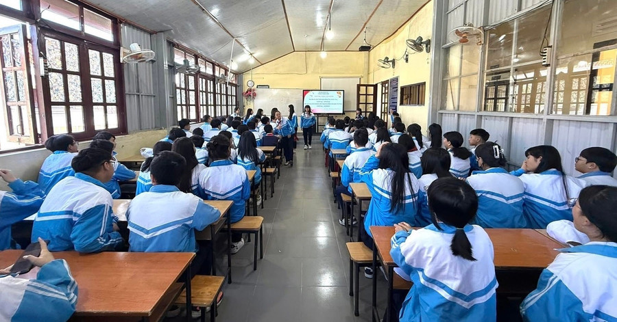 Không gian học tập của học sinh Trường THCS Phan Chu Trinh khá chật chội. Ảnh: Quốc Trường
