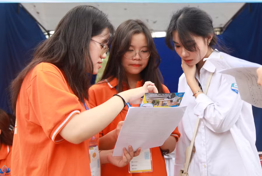 nhieu hoc sinh gioi chon nganh su pham (1).JPG