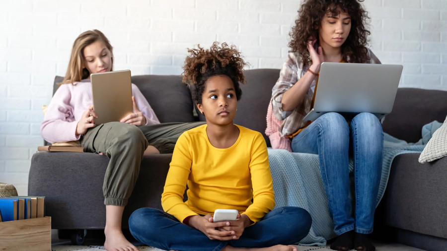 Việc đặt ra những kỳ vọng không công bằng dựa trên sự phát triển của những đứa trẻ khác là điều không thực tế. Ảnh: Raising digital citizens