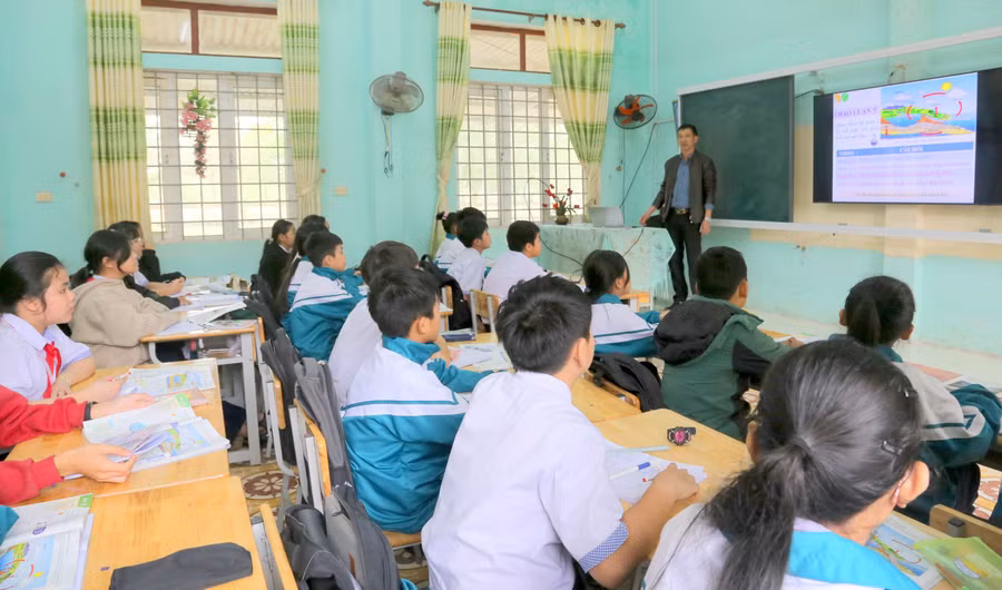 Chương trình GDPT 2018 hướng đến phát triển phẩm chất, năng lực học sinh.