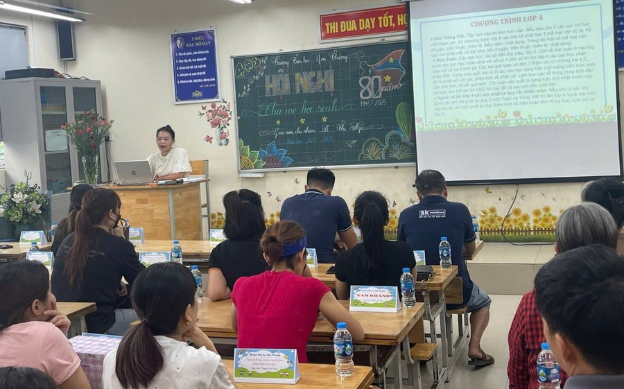 Quang cảnh buổi họp phụ huynh đầu năm tại Trường Tiểu học Yên Thường (Phù Đổng, Hà Nội). Ảnh: Đình Tuệ xa-hoi-hoa-giao-duc-1.jpg