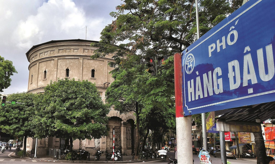 Phố Hàng Đậu (Hà Nội), từng là nơi Hoàng giáp Lê Đình Diên mở trường học mang tên Cúc Hiên. Ảnh minh họa. hai-dai-khoa-tro-thanh-nha-giao-duc-noi-tieng-khi-phach-1-3244.jpg