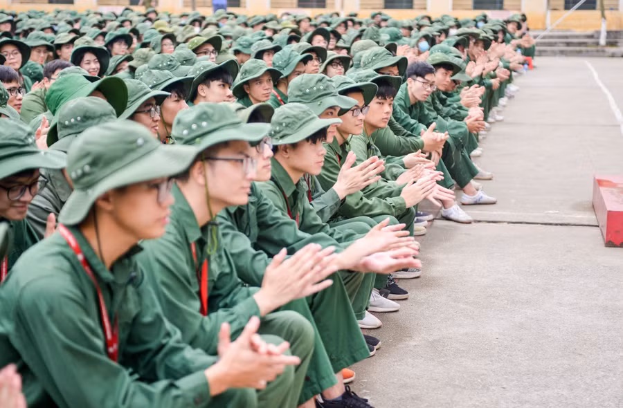 Sinh viên theo học tại Trung tâm GDQPAN Trường Đại học Sư phạm Hà Nội 2. Ảnh: Lan Anh