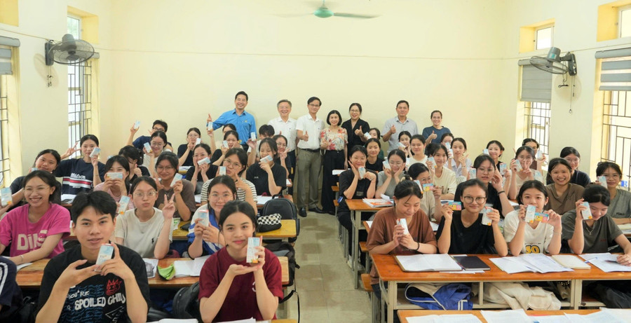 Đoàn công tác Sở GD&ĐT động viên thầy trò Trường THPT Hoàng Mai ôn thi tốt nghiệp. tiep-lua-on-thi-cho-hoc-tro-cuoi-cap-1.jpg