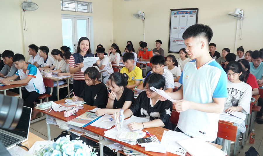 Giờ ôn thi tại Trường Phổ thông Dân tộc nội trú THPT số 2 Nghệ An. 