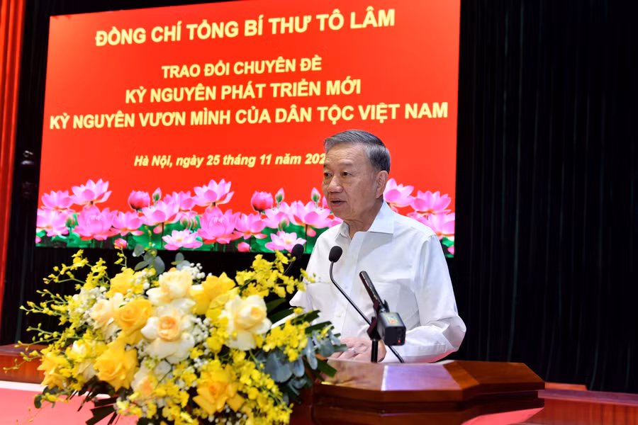 Tổng Bí thư Tô Lâm trao đổi chuyên đề Kỷ nguyên phát triển mới, kỷ nguyên vươn mình của dân tộc Việt Nam, chiều 25/11 tại Học viện Chính trị quốc gia Hồ Chí Minh. Ảnh: Báo Nhân dân