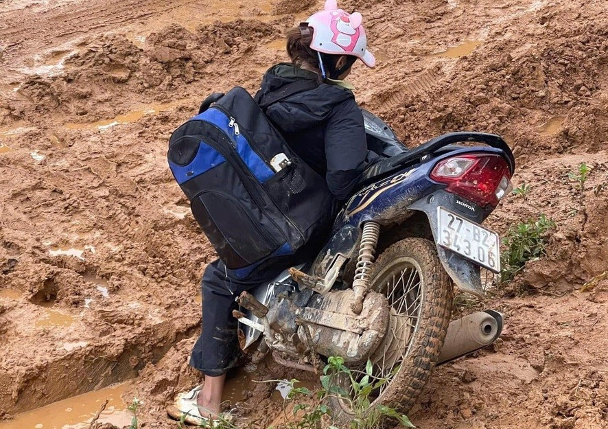 Hành trình đầy gian nan của giáo viên vùng cao Điện Biên.