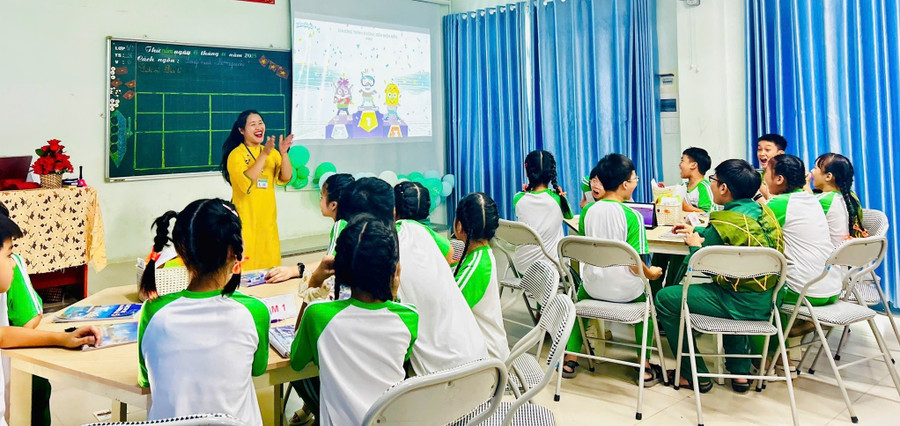 Một tiết dạy tham gia hội thi ‘‘Tỏa sáng nghề giáo trong kỷ nguyên số’’ của Trường Tiểu học Hoa Lư. Ảnh: NTCC