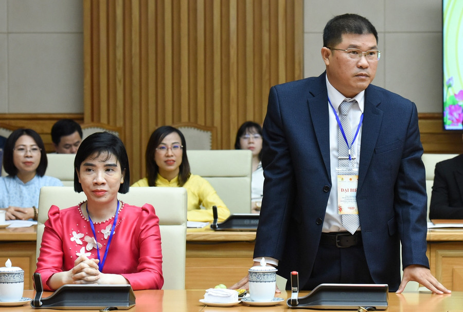 Thầy Nguyễn Anh Nhật phát biểu trong buổi Thủ tướng gặp đại diện các nhà quản lý giáo dục, nhà giáo tiêu biểu nhân Ngày Nhà giáo Việt Nam 20/11. Ảnh: NVCC hai-muoi-nam-gieo-chu-vun-uoc-mo-cho-hoc-tro-ngheo-2.jpg