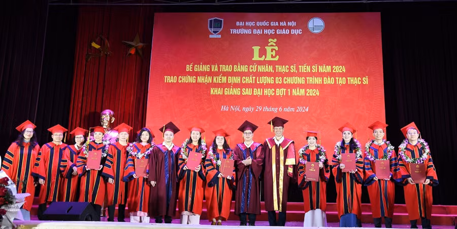 khac biet giua giao vien va giang vien (1).JPG