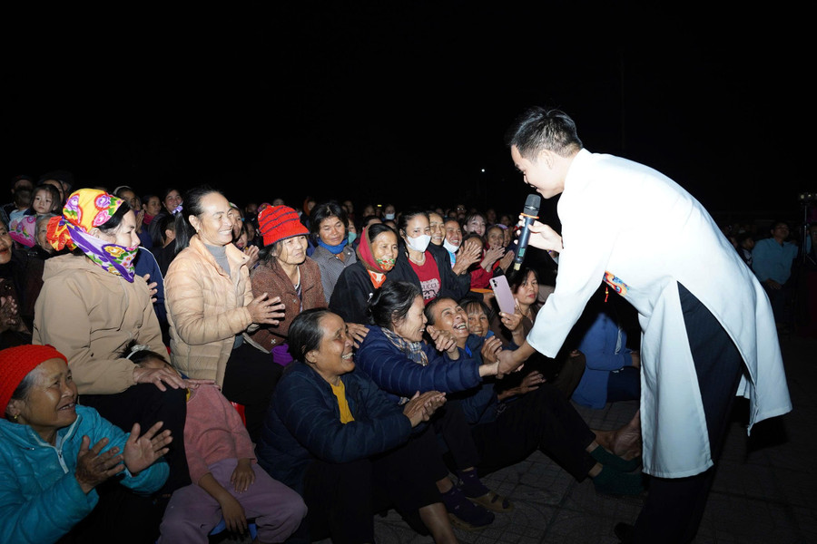 Tình yêu của khán giả là động lực để người nghệ nhân trẻ tiếp tục bước chậm nhưng đi xa trong hành trình lan tỏa di sản quê hương.