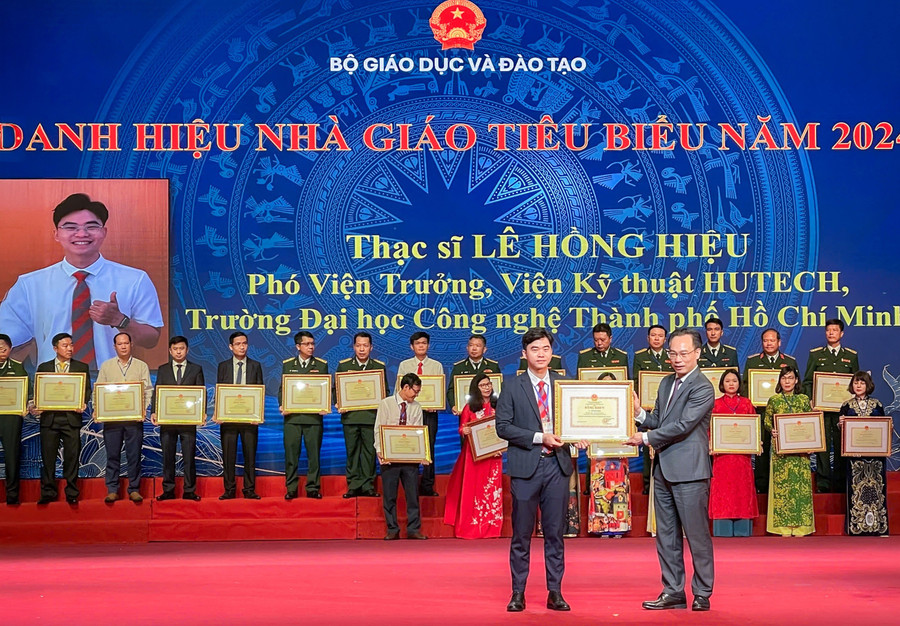 ThS Lê Hồng Hiệu nhận danh hiệu Nhà giáo trẻ tiêu biểu năm 2024. nguoi-thay-kien-tao-giac-mo-2.jpg