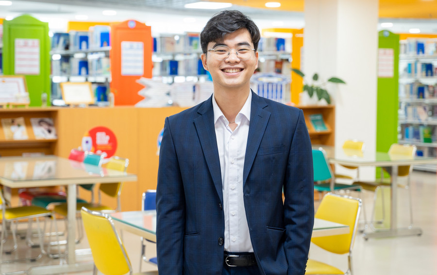 ThS Lê Hồng Hiệu cho rằng nghề giáo không đơn thuần là một công việc, mà là một “nghề của tình yêu”. Ảnh: NTCC