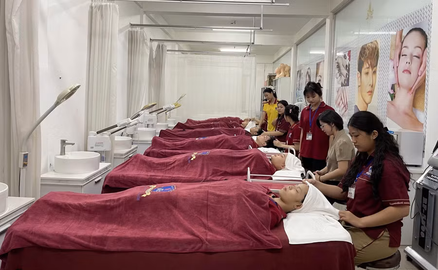 Một buổi thực hành tại Trường Trung cấp Nguyễn Tất Thành. Ảnh: Lâm Ngọc