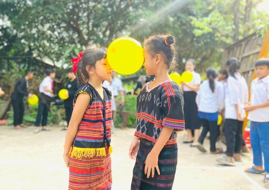 Học sinh Trường Tiểu học & THCS A Xing (Hướng Hóa, Quảng Trị). Ảnh: NTCC sao-cho-hieu-qua.jpg