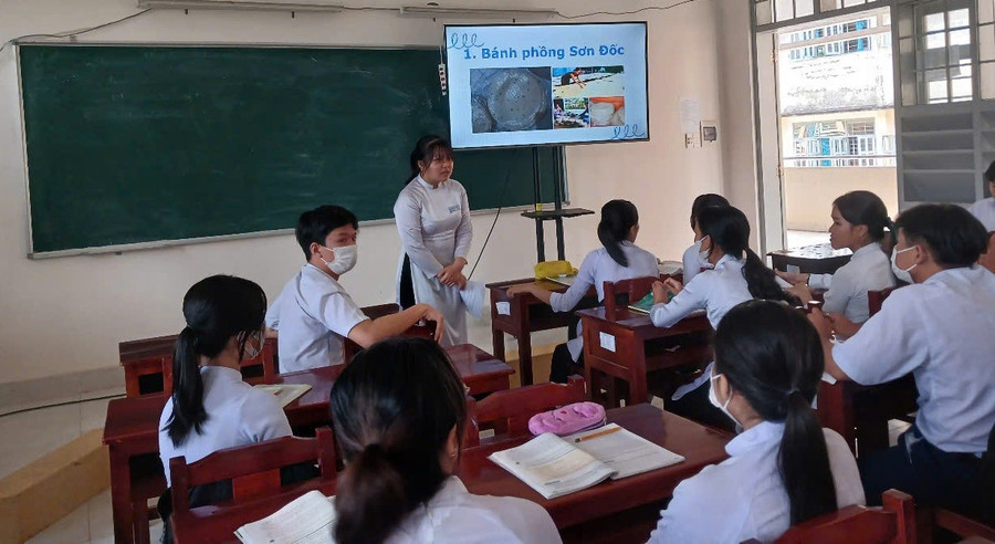 Học sinh Trường THPT Phan Văn Trị, Giồng Trôm (Bến Tre). hieu-qua-tiet-kiem-nguon-luc-2.jpg