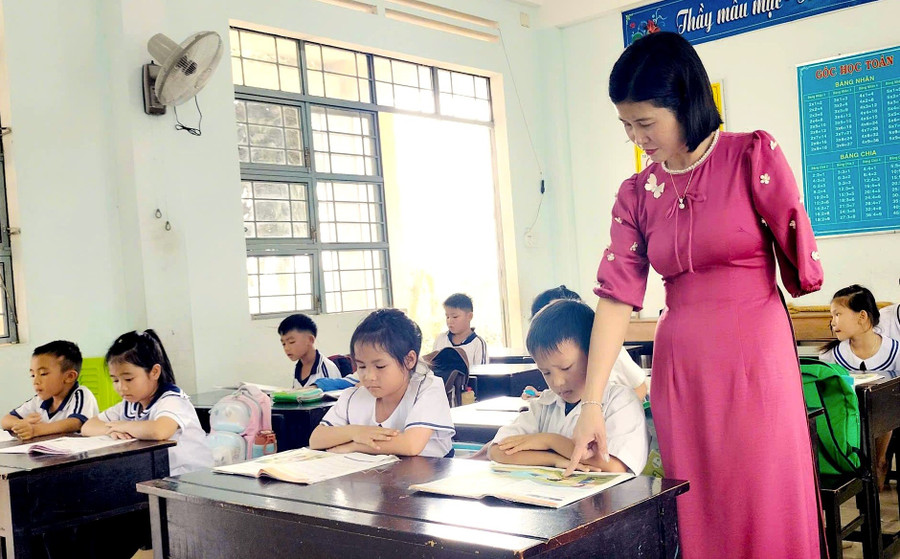 Học sinh chăm ngoan, học giỏi là niềm vui, hạnh phúc của cô Bá Tiền.