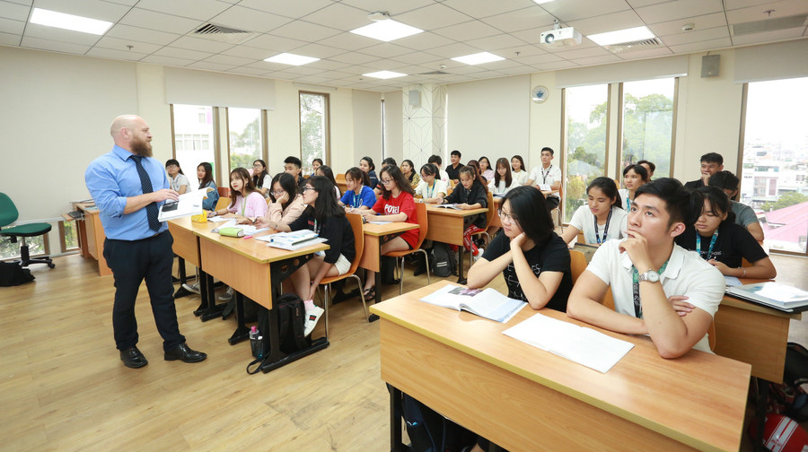 Giảng viên người nước ngoài tại Trường Đại học Quốc tế (Đại học Quốc gia TPHCM). Ảnh: N.Ngọc
