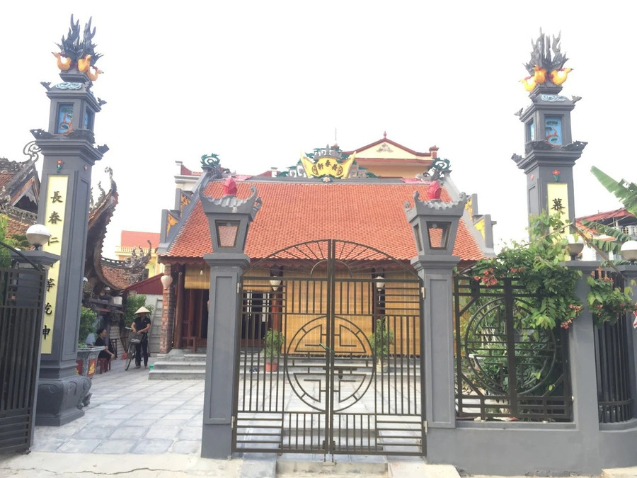 Nhà thờ Trường Xuân tại Mộ Trạch – nơi xưa kia Tiến sĩ Vũ Công Đạo thường tổ chức các buổi bình thơ. Ảnh: Vũ Xuân Quỳnh. cac-dai-khoa-khuyen-chua-trinh-tu-bo-thu-vui-tam-phao-1.jpg