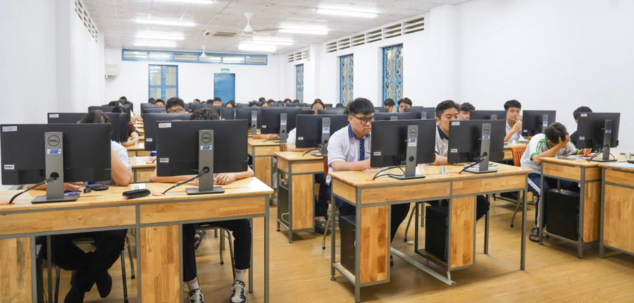 Kỳ thi đánh giá đầu vào đại học trên máy tính V-SAT năm 2025 tại Đại học Cần Thơ. Ảnh: CTU thi-tot-nghiep-thpt-tren-may-tinh-3.jpg