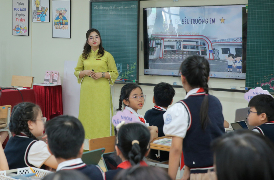 Giờ học của cô trò Trường Tiểu học Linh Đàm (Hà Nội).