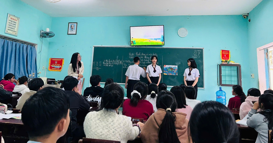 Giờ học tại Trường THPT Phú Bài, TP Huế. Ảnh: NTCC