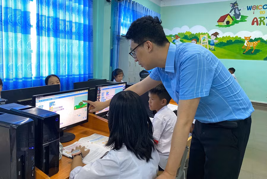 Thầy Đăng luôn tìm tòi phương pháp giảng dạy mới mẻ tạo hứng thú cho học sinh với môn Tin học.