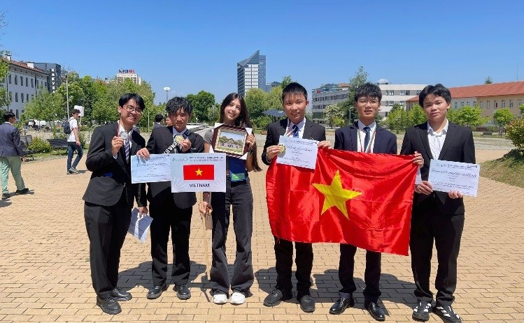 Đội Việt Nam đạt thành tích xuất sắc tại Olympic Vật lý châu Âu 2025.