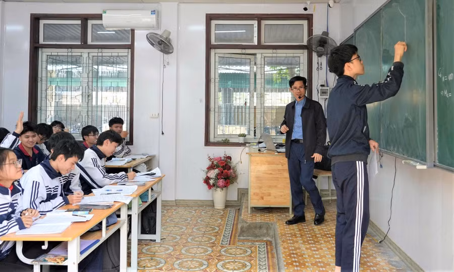 Giờ học của học sinh lớp 12 tại Trường THPT Lê Viết Thuật (Trường Vinh, Nghệ An).